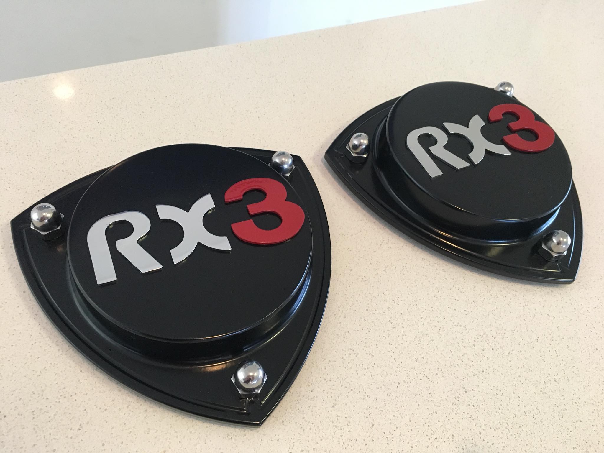 Black Billet alloy Rx3 strut top Red - lower